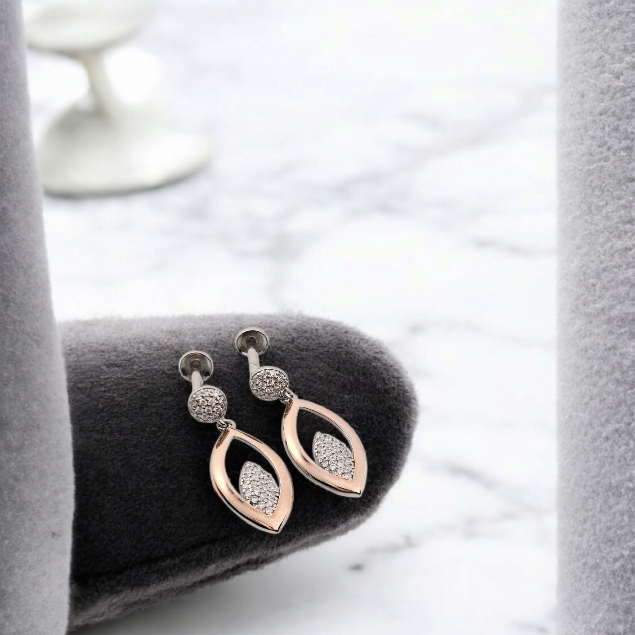 Dual tone dreamy drop earrings