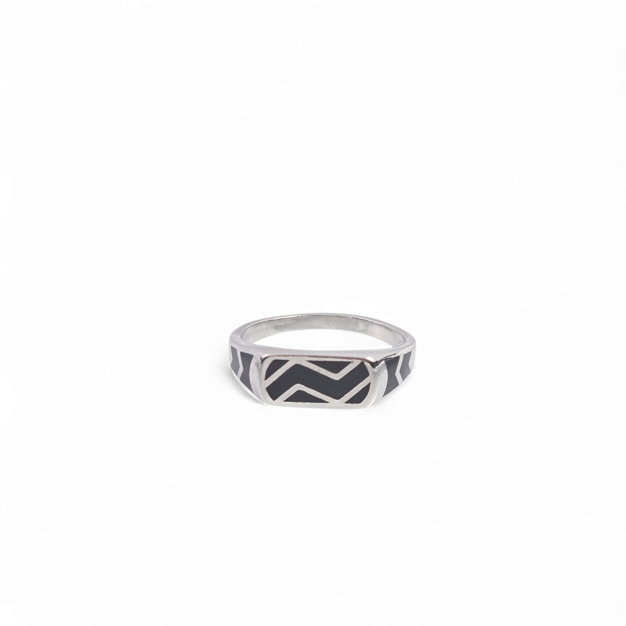 Vintage dome signet ring black